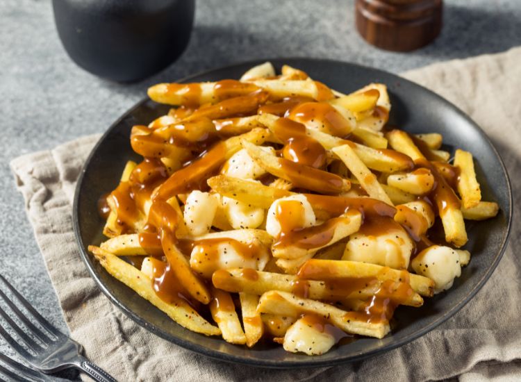 Poutine maison traditionnelle – Recette authentique du Québec